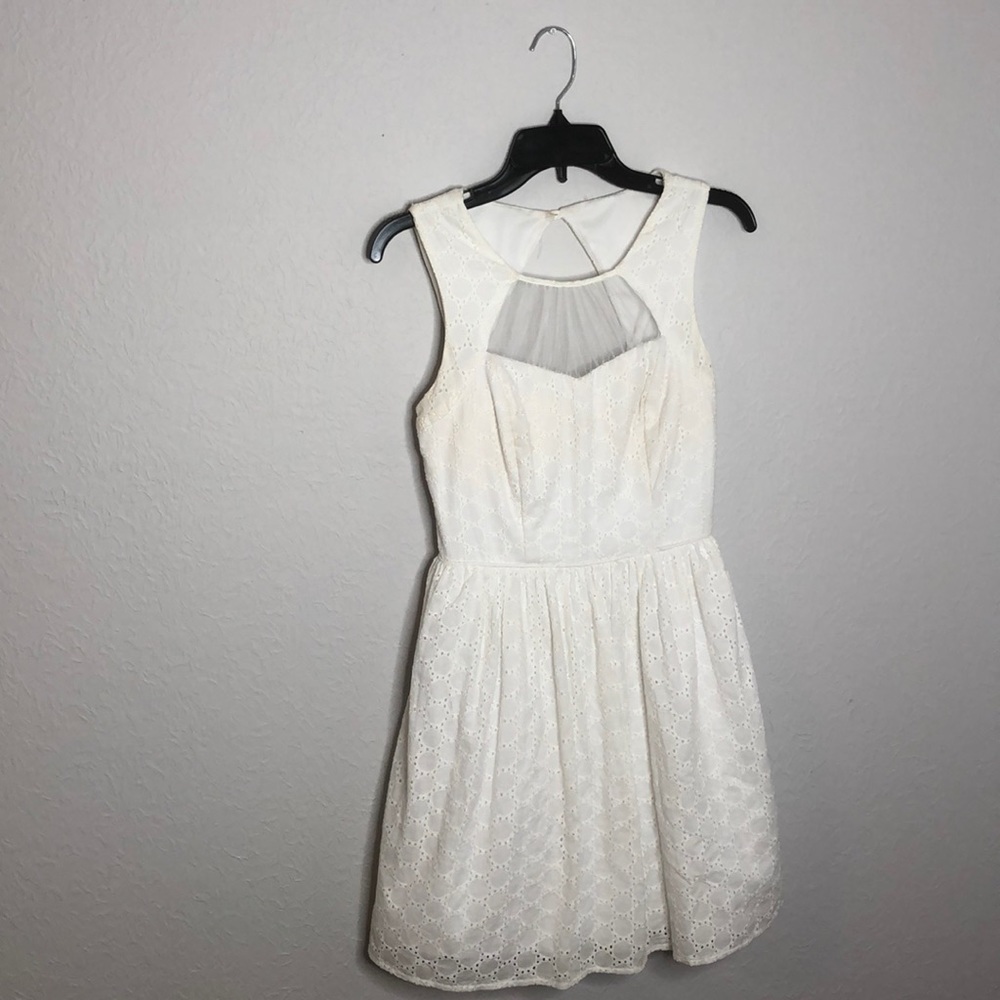 city triangles white dress
